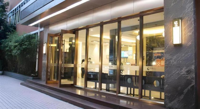 Hotel Wenxing Gangding Metro Station Branch 2*