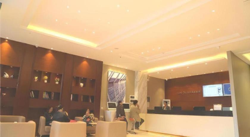 Comfort Baiyun Avenue North Metro Station Baiyunbao Hotel 2*