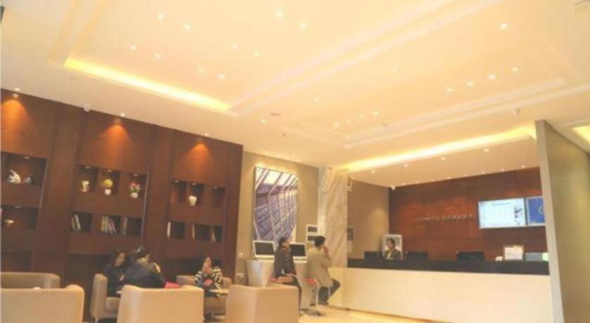 Hotel Comfort Baiyun Avenue North Metro Station Baiyunbao 2*