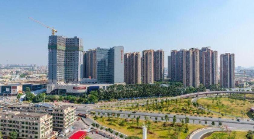 Vienna International Huangpu Hotel 4*