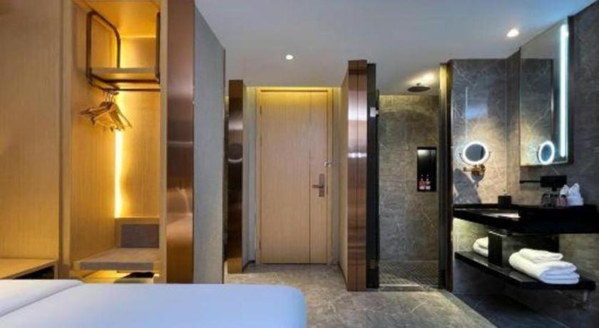 Laika Huanshi East Road Hotel 3*