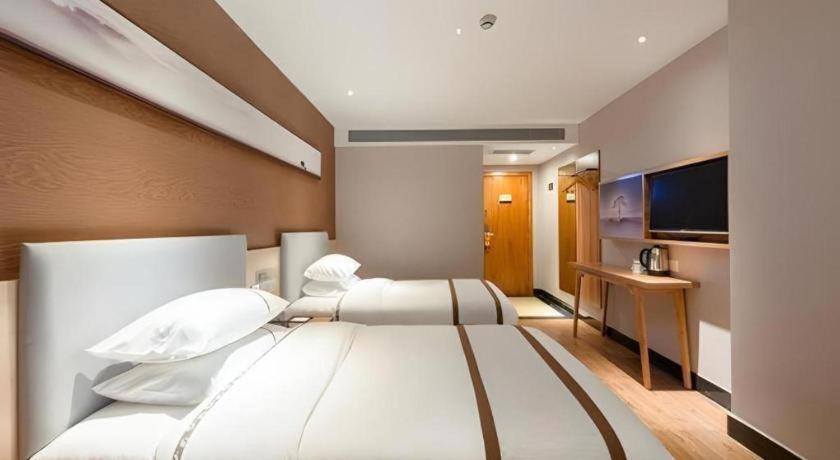 Hotel Jtour Zhongluotan Metro Station 2*