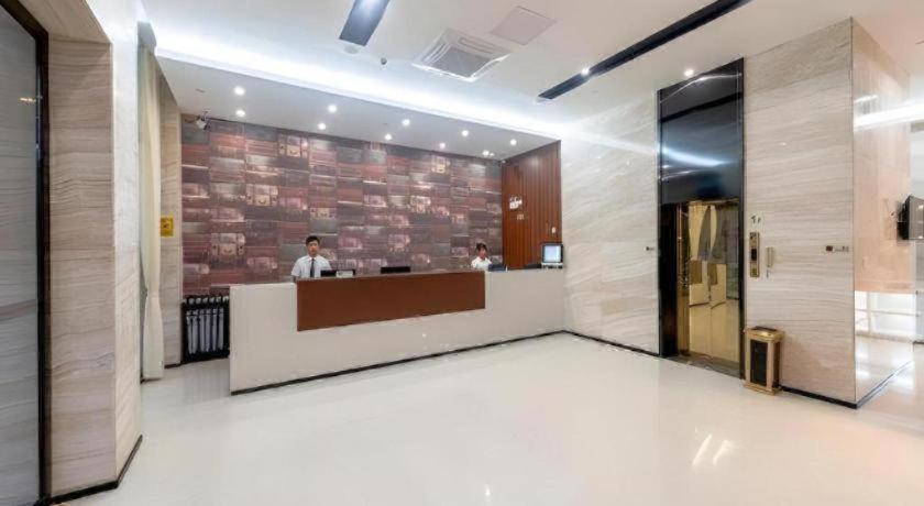 Jtour Zhongluotan Metro Station Hotel