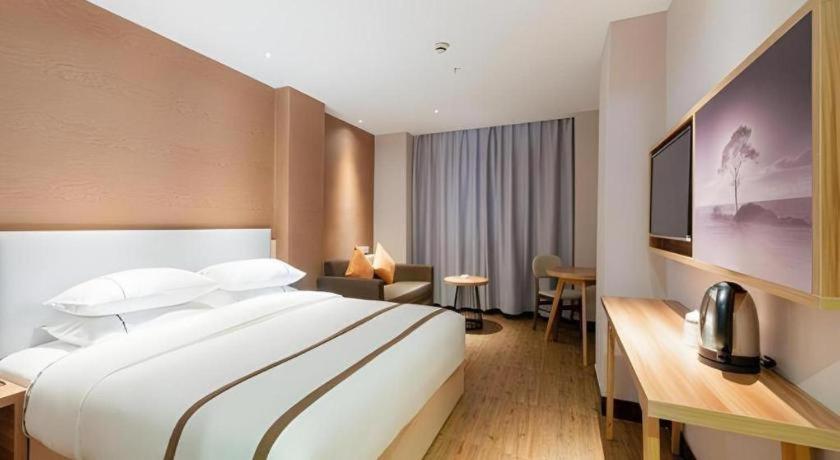 Jtour Zhongluotan Metro Station Hotel