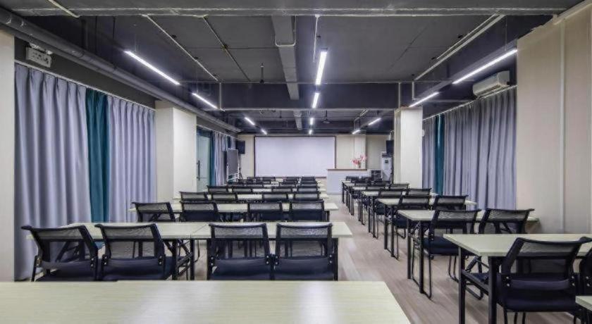 Hotel Comfort Renhe Metro Station Huatong Plaza 2*