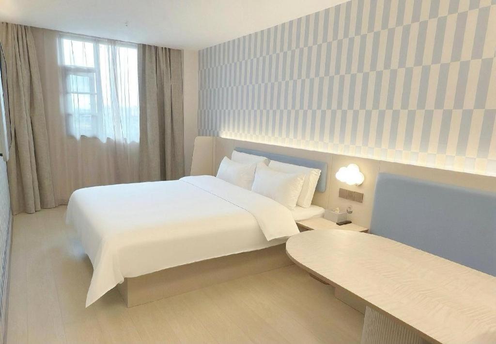 Hotel Hanting Fanyu Bridge Walking Street