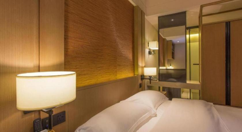 V8 Ziyuangang Hotel 3*