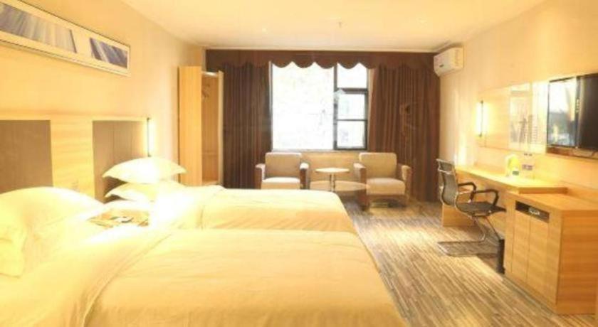 Hotel Comfort Baiyun Avenue North Metro Station Baiyunbao 2*