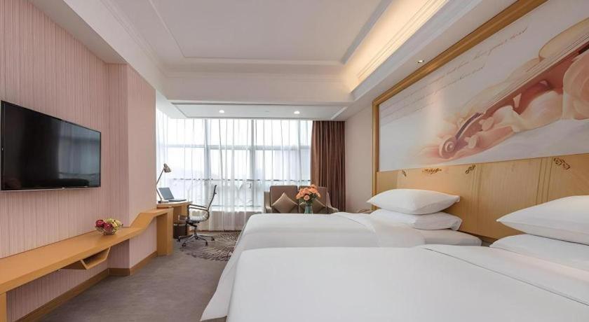 Hotel Vienna North Station Huaguoshan Metro Station 3*