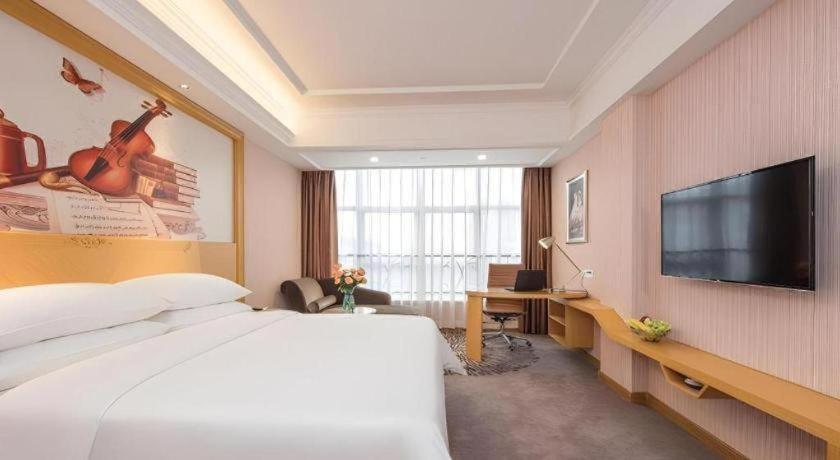 Hotel Vienna North Station Huaguoshan Metro Station