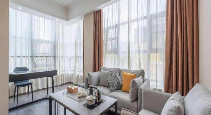 Vienna North Station Huaguoshan Metro Station Hotel 3*