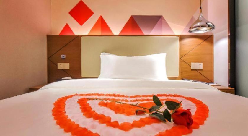 Borrman Railway Station Yuexiu Park Memorial Hall Hotel