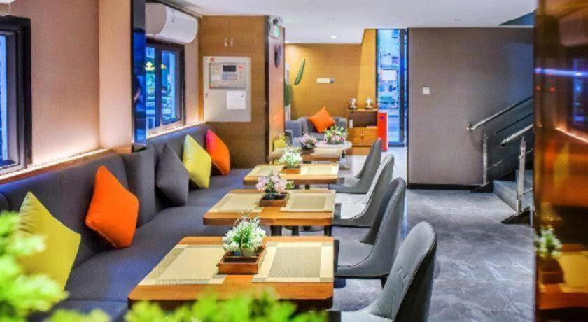 Borrman Railway Station Yuexiu Park Memorial Hall Hotel 3*