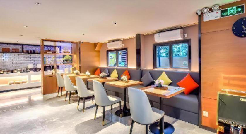 Hotel Borrman Railway Station Yuexiu Park Memorial Hall Guangzhou