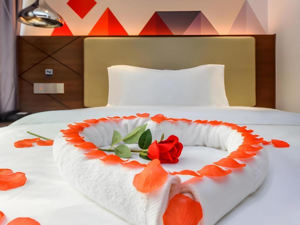 Hotel Borrman Railway Station Yuexiu Park Memorial Hall Guangzhou