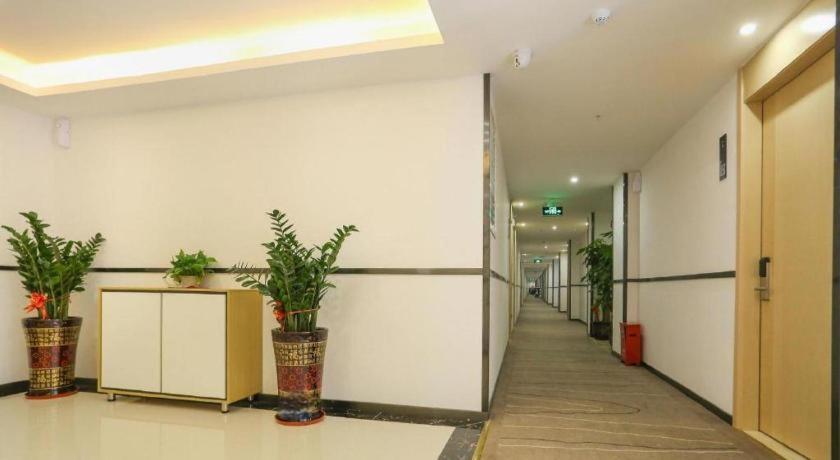 Hotel Comfort Jiahe Wanggang Metro Station Police Academy Changhong 2*