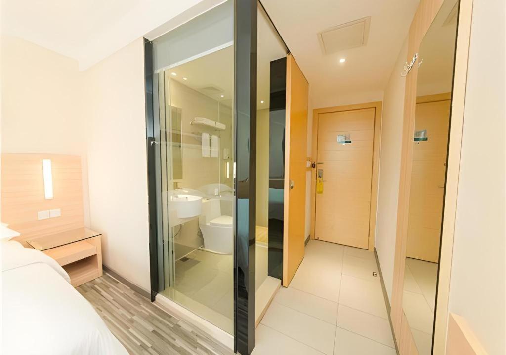 Hotel Comfort Hanxi Changlong Shiqiao Metro Station