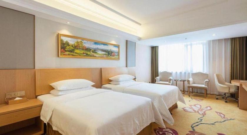 Vienna Baiyun Airport Huadu Avenue Hotel 3*