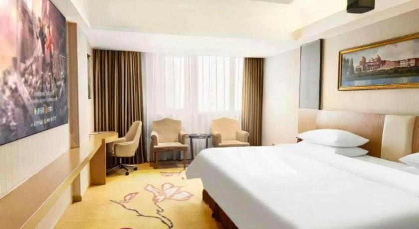 Vienna Baiyun Airport Huadu Avenue Hotel 3*