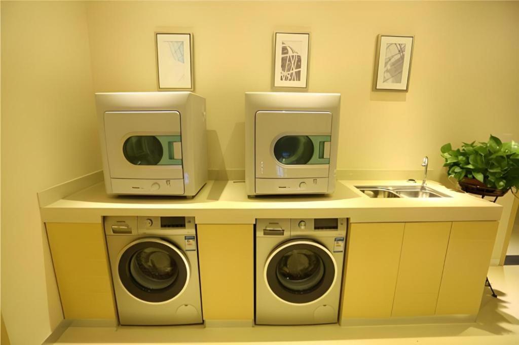 Hotel Comfort Zhongluotan Culture Square 2*