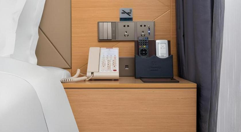 Borrman Shisanhang Ximenkou Metro Station Hotel 3*