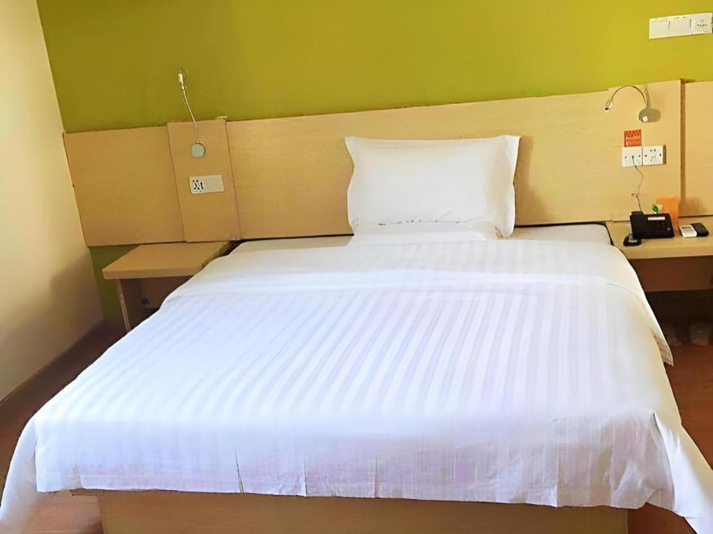7 Days Huangpu East Zone Times Plaza Hotel 2*