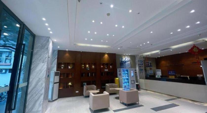 Comfort Baiyun Avenue North Metro Station Baiyunbao 2*