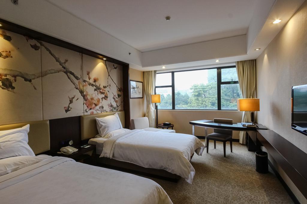 Guangdong Yingbin Hotel-free Fair Shuttle Bus Hotel
