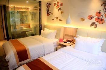 Joyous Seasons Hotel 2*