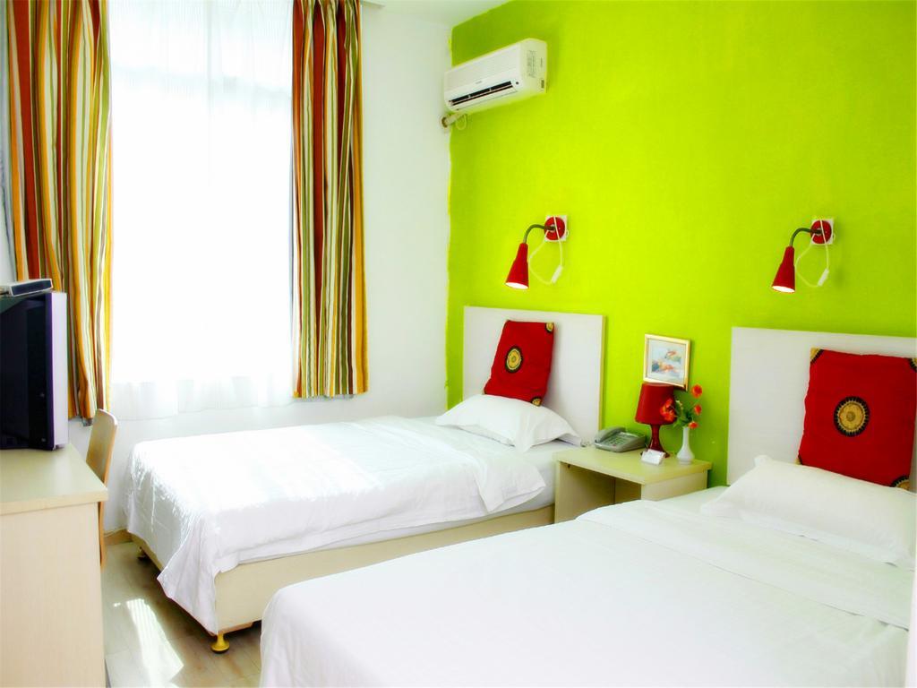 Super 8 Huang Hua Gang 3*