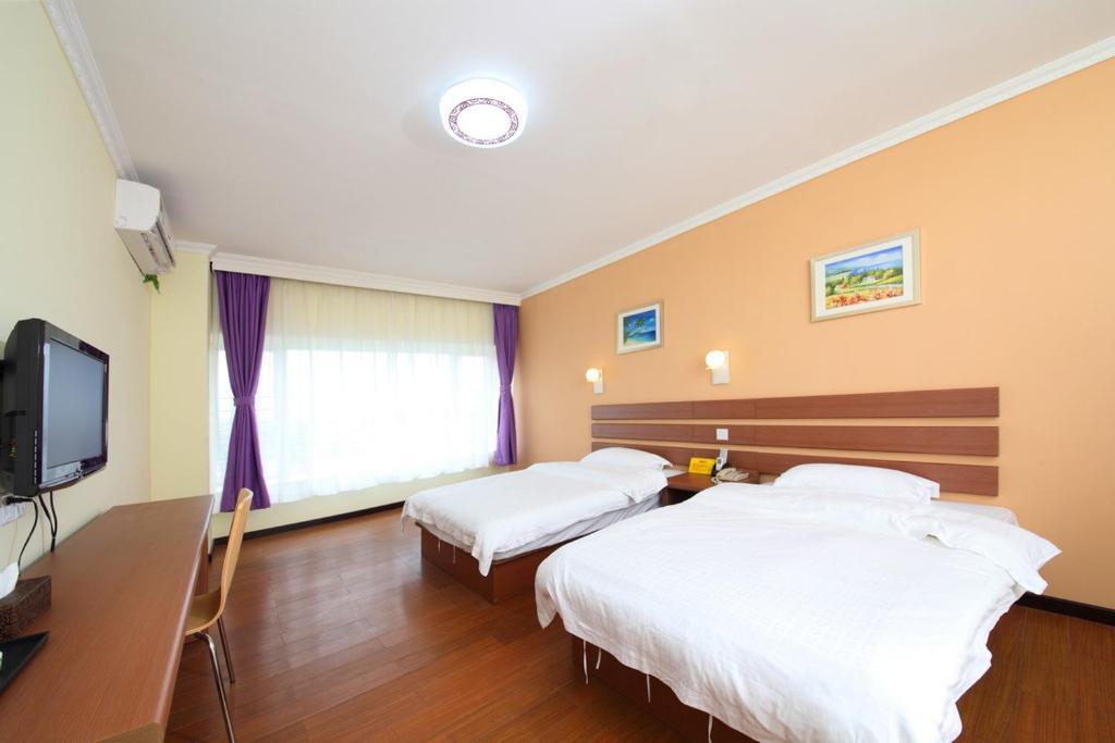 Bao Li Feng Hotel
