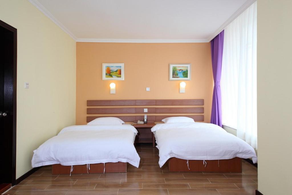 Bao Li Feng Hotel 3*