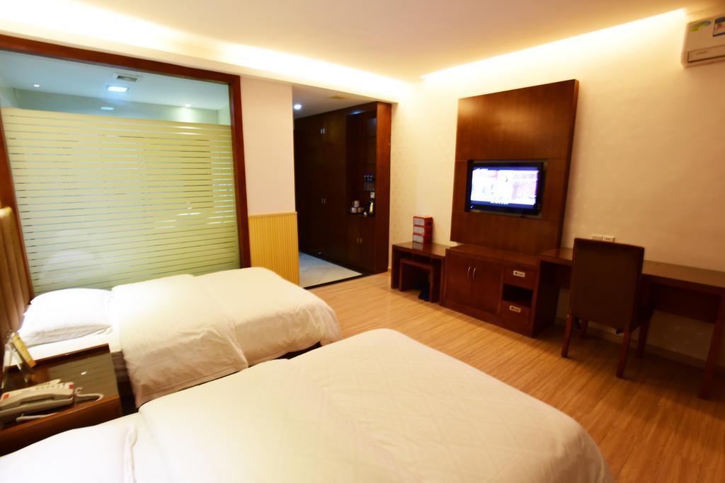 Kaiserdom Baiyun Airport-24-hour Airport-free Shuttle Bus Hotel