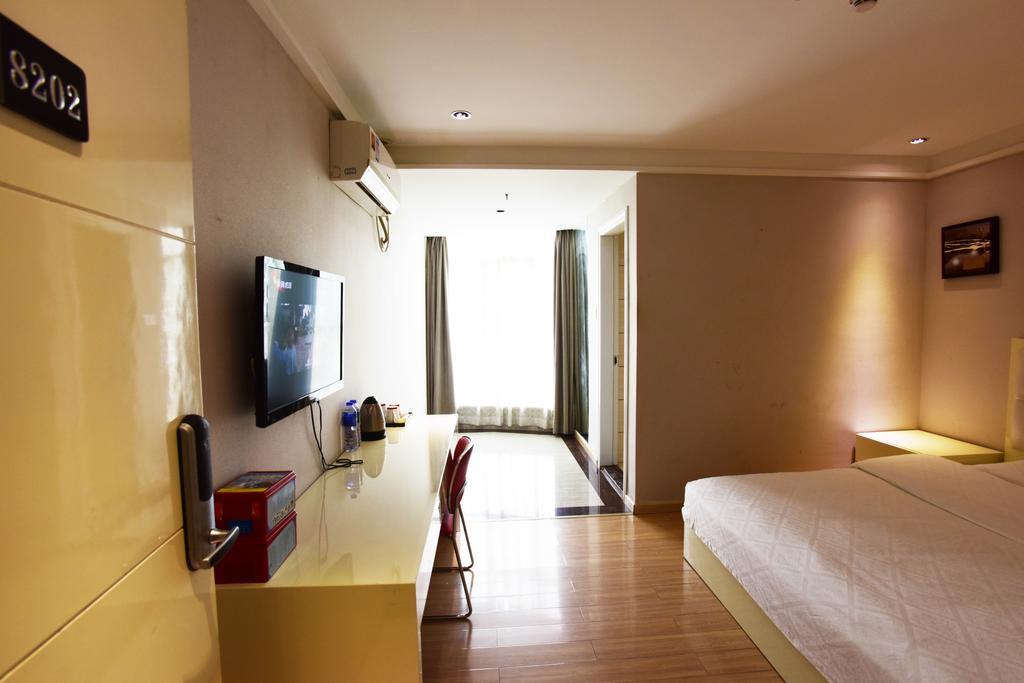 Kaiserdom Baiyun Airport-24-hour Airport-free Shuttle Bus 2*