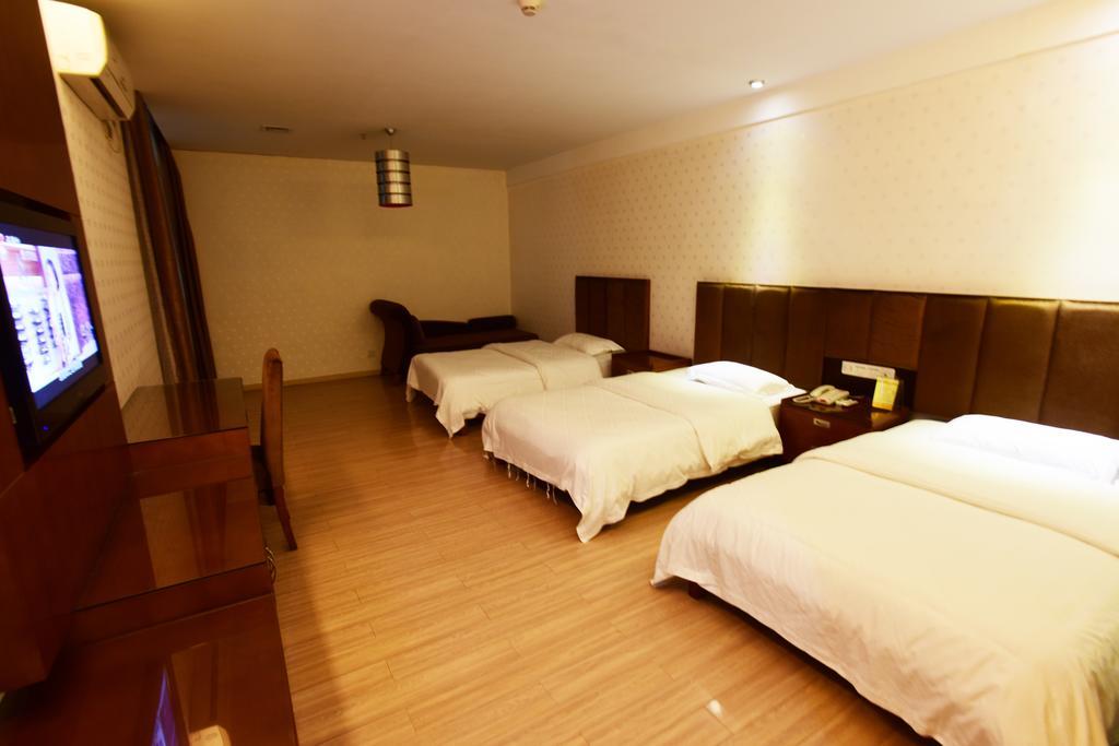Kaiserdom Baiyun Airport-24-hour Airport-free Shuttle Bus Hotel 2*