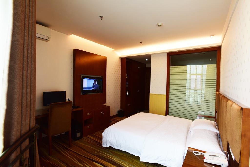 Kaiserdom Baiyun Airport-24-hour Airport-free Shuttle Bus 2* Guangzhou