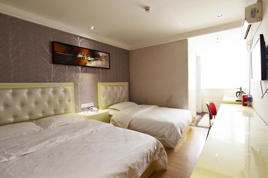 Hotel Kaiserdom Baiyun Airport-24-hour Airport-free Shuttle Bus