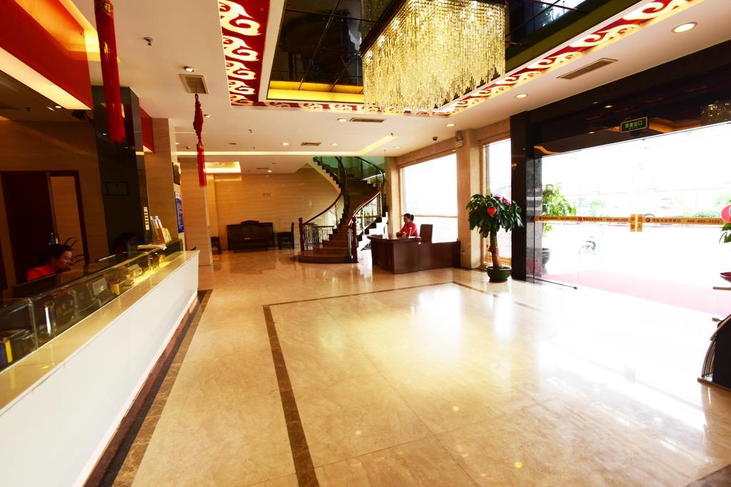 Kaiserdom Baiyun Airport-24-hour Airport-free Shuttle Bus 2*