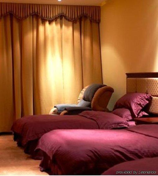 Nanzhou Hotel 3*