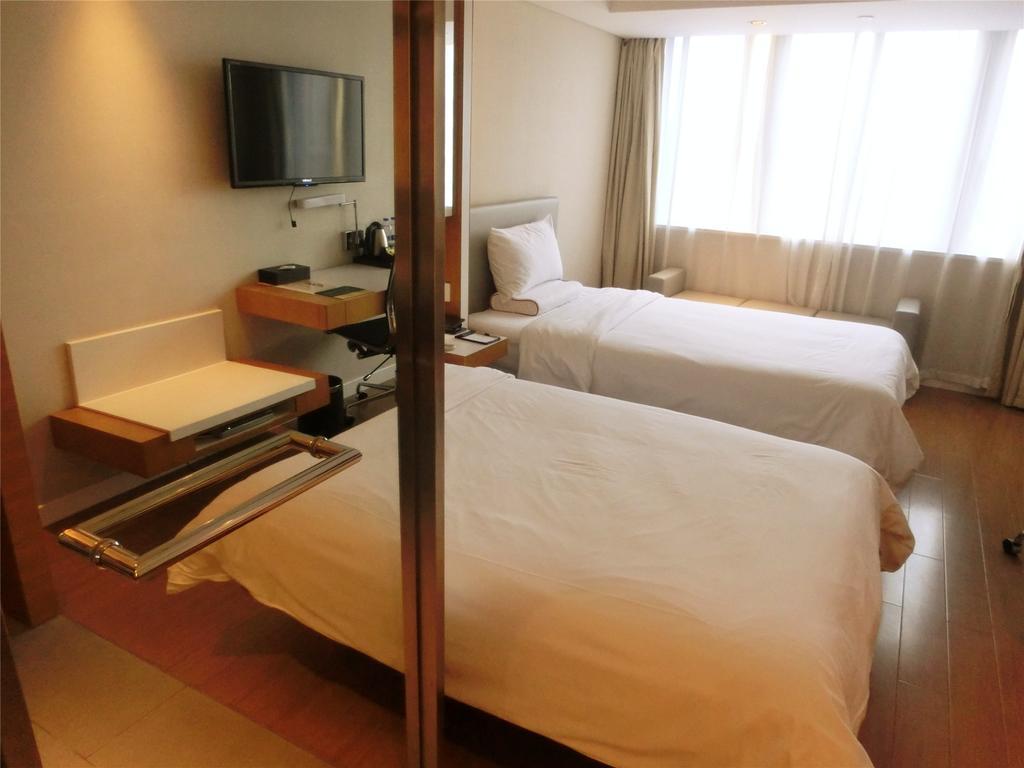 Hotel Ji Zhujiang New Town 4*