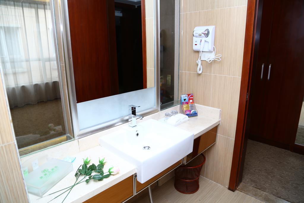 Long Zhou Grand Hotel 4*