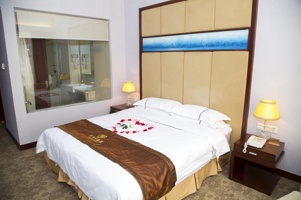 Long Zhou Grand Hotel 4*