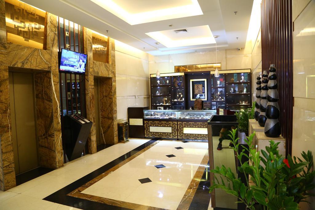 Hotel Long Zhou Grand 4*