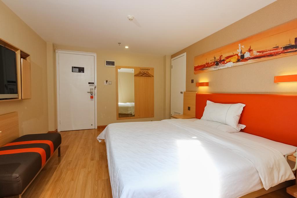 Hotel 7days Premium Tianhe Shipaiqiao 2*