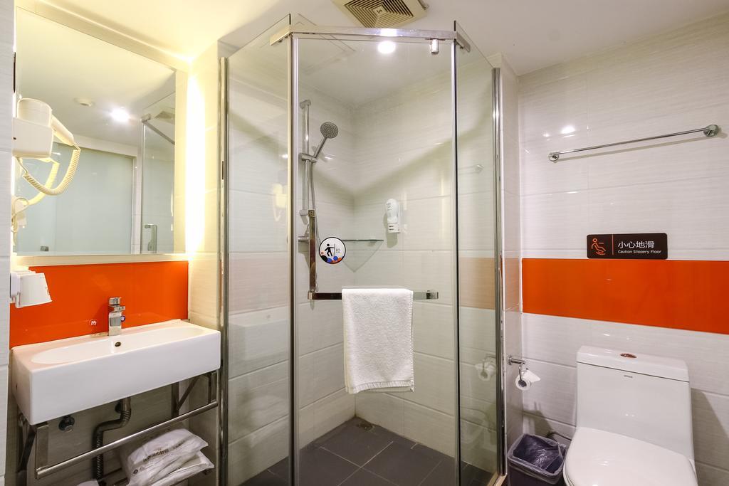 Hotel 7days Premium Tianhe Shipaiqiao 2*