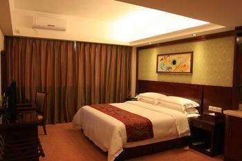 Hotel Vienna Yunbao 3*