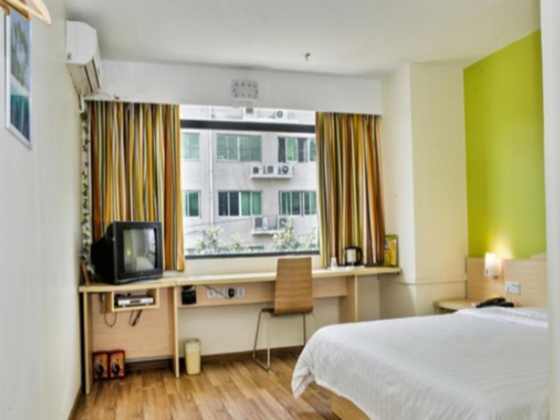 Hotel 7 Days Inn