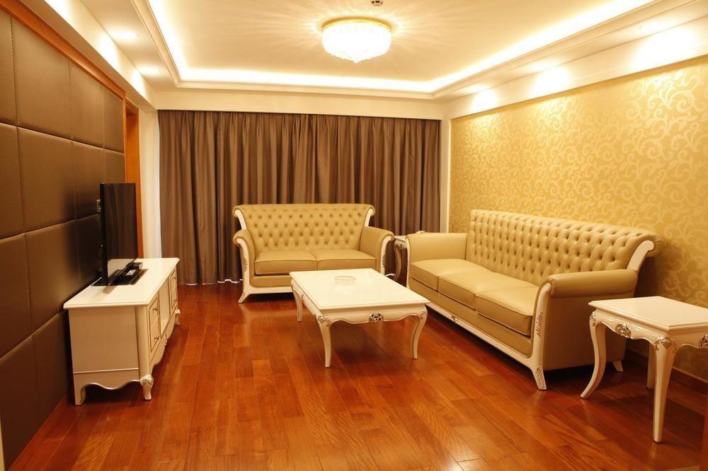 Hotel Yuehai 3*