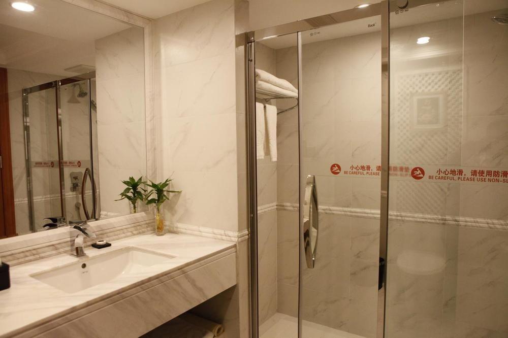 Hotel Yuehai 3*