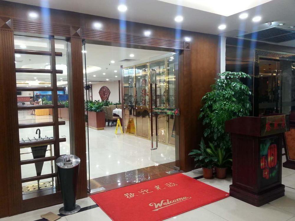 Hotel Yifeng 3*